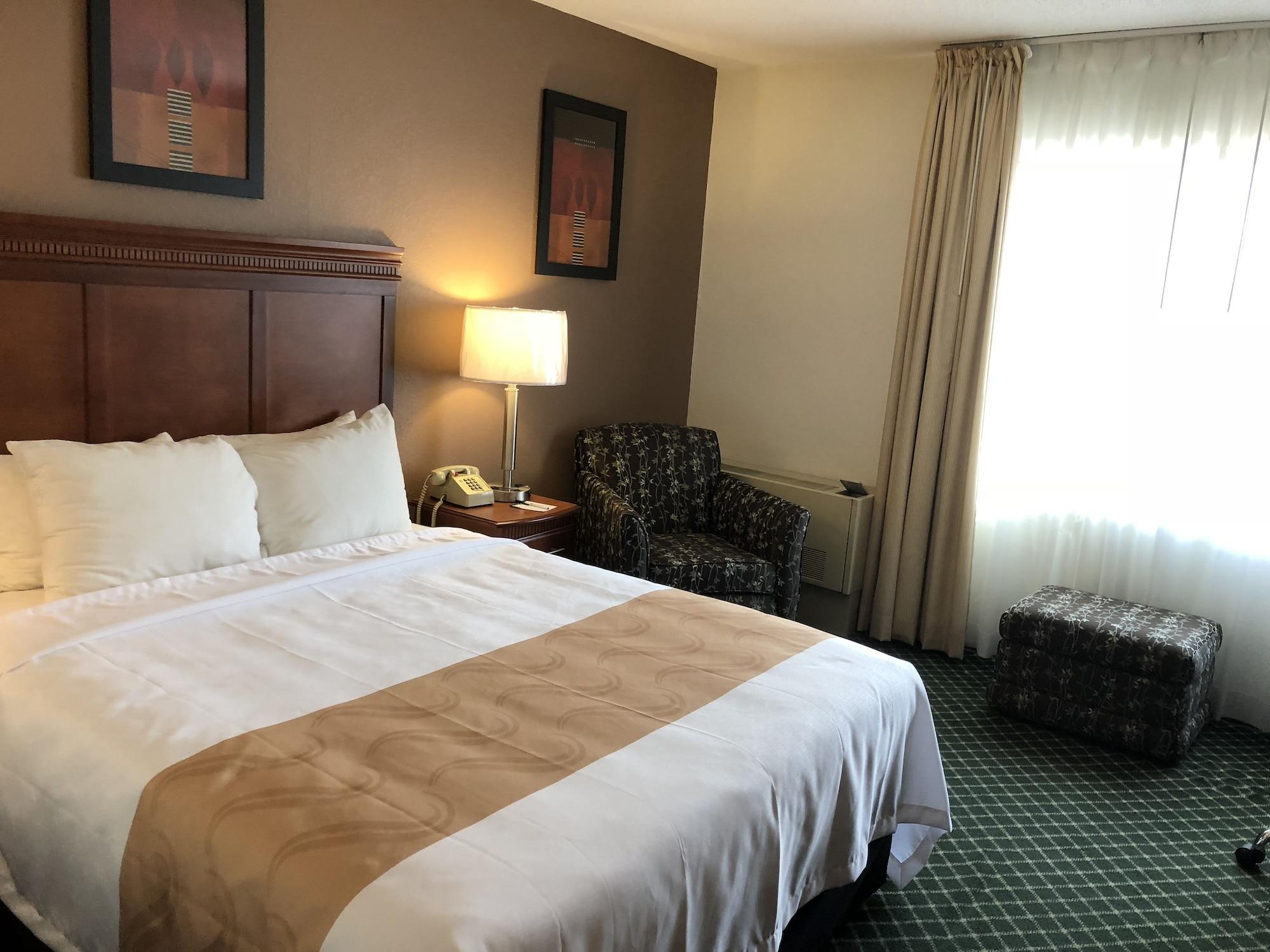 Quality Inn Colchester - Burlington Buitenkant foto