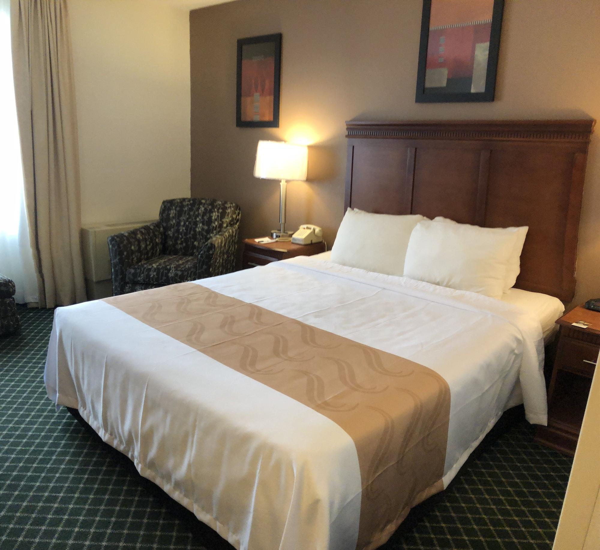 Quality Inn Colchester - Burlington Buitenkant foto