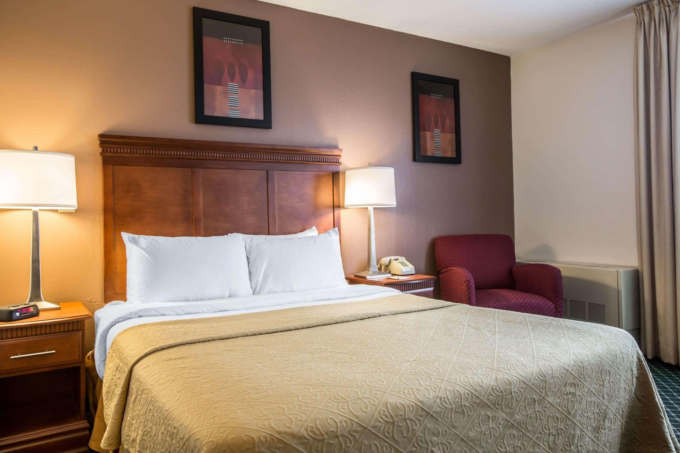 Quality Inn Colchester - Burlington Buitenkant foto