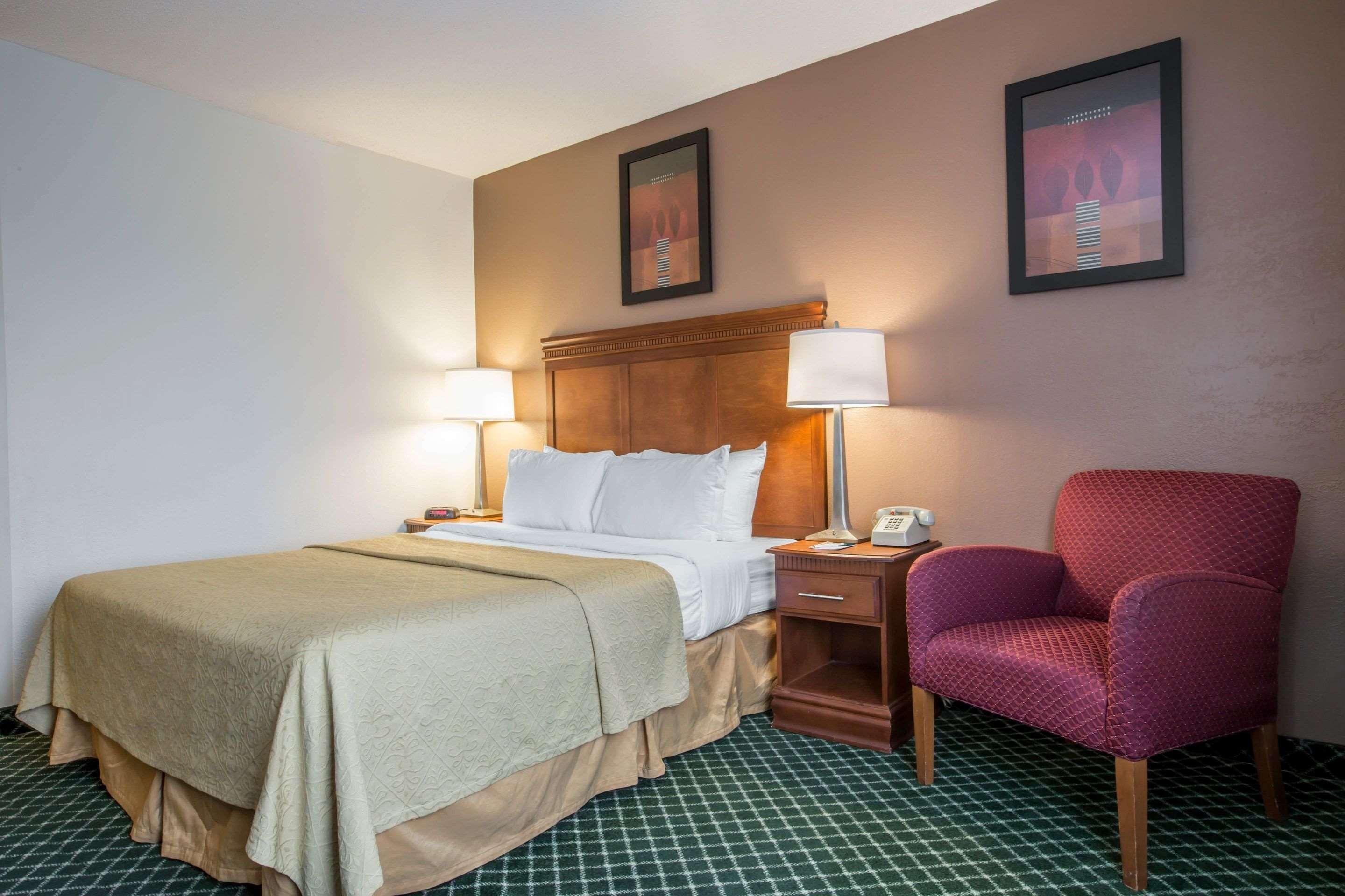 Quality Inn Colchester - Burlington Buitenkant foto