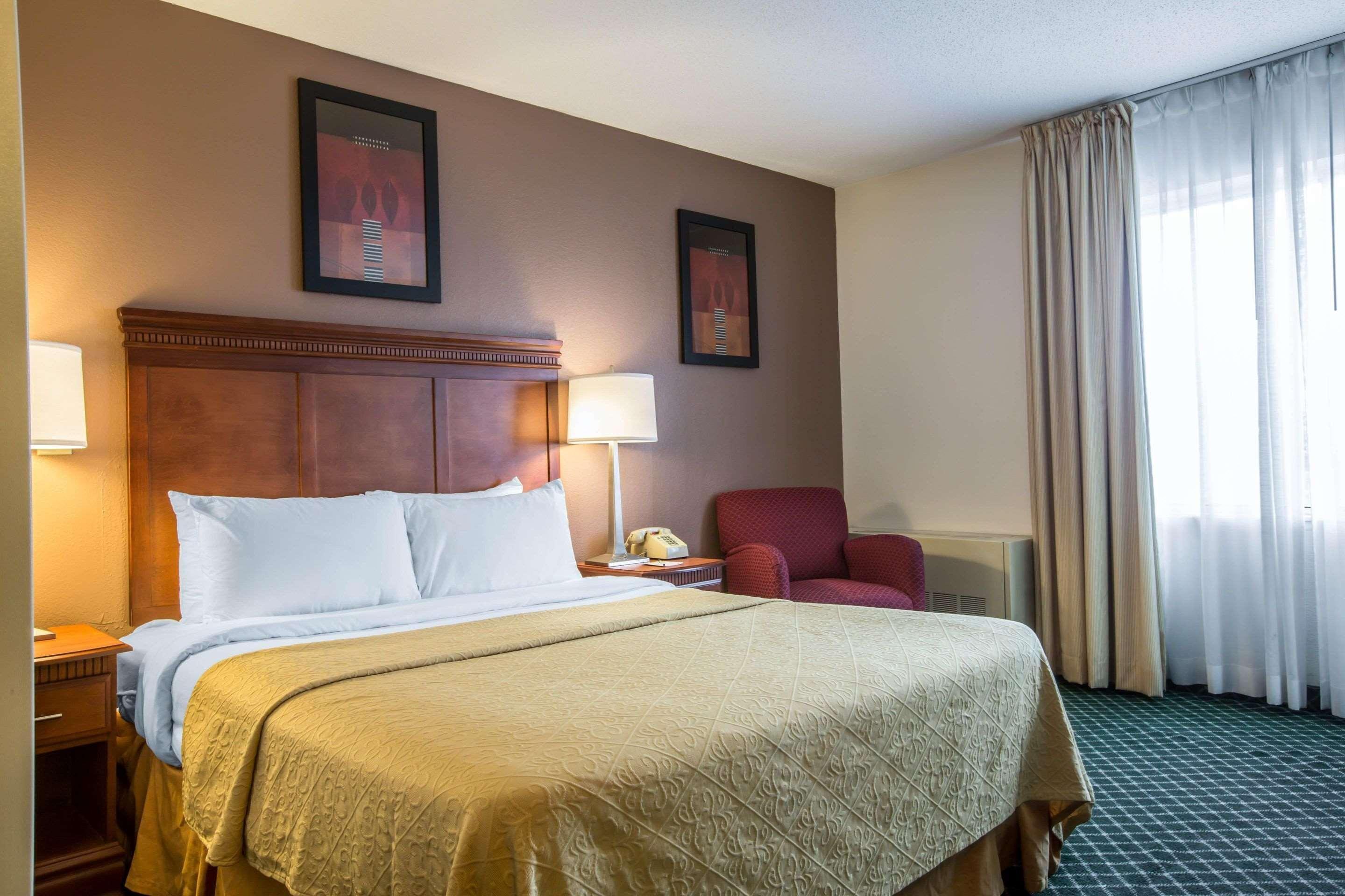 Quality Inn Colchester - Burlington Buitenkant foto