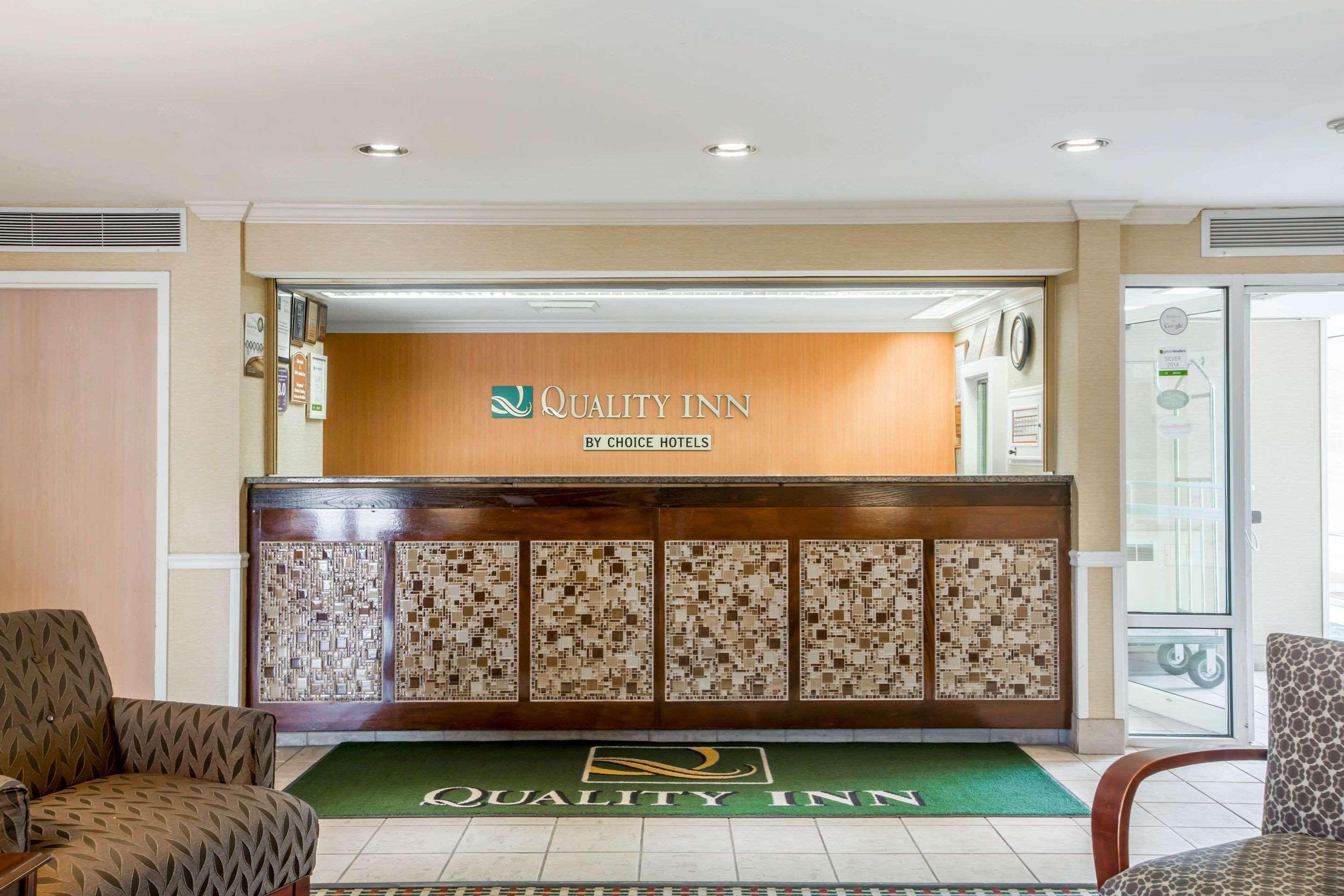 Quality Inn Colchester - Burlington Buitenkant foto
