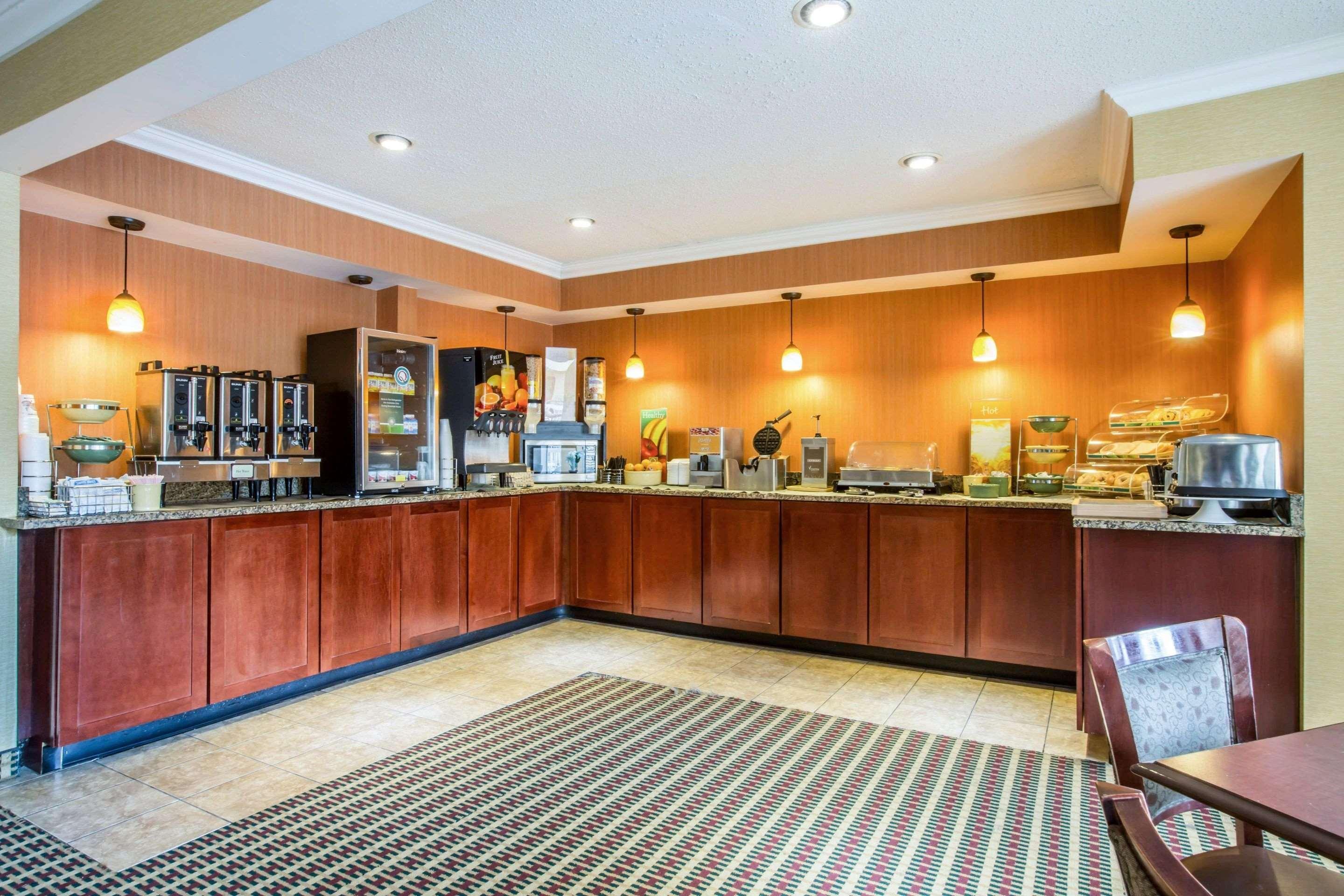 Quality Inn Colchester - Burlington Buitenkant foto