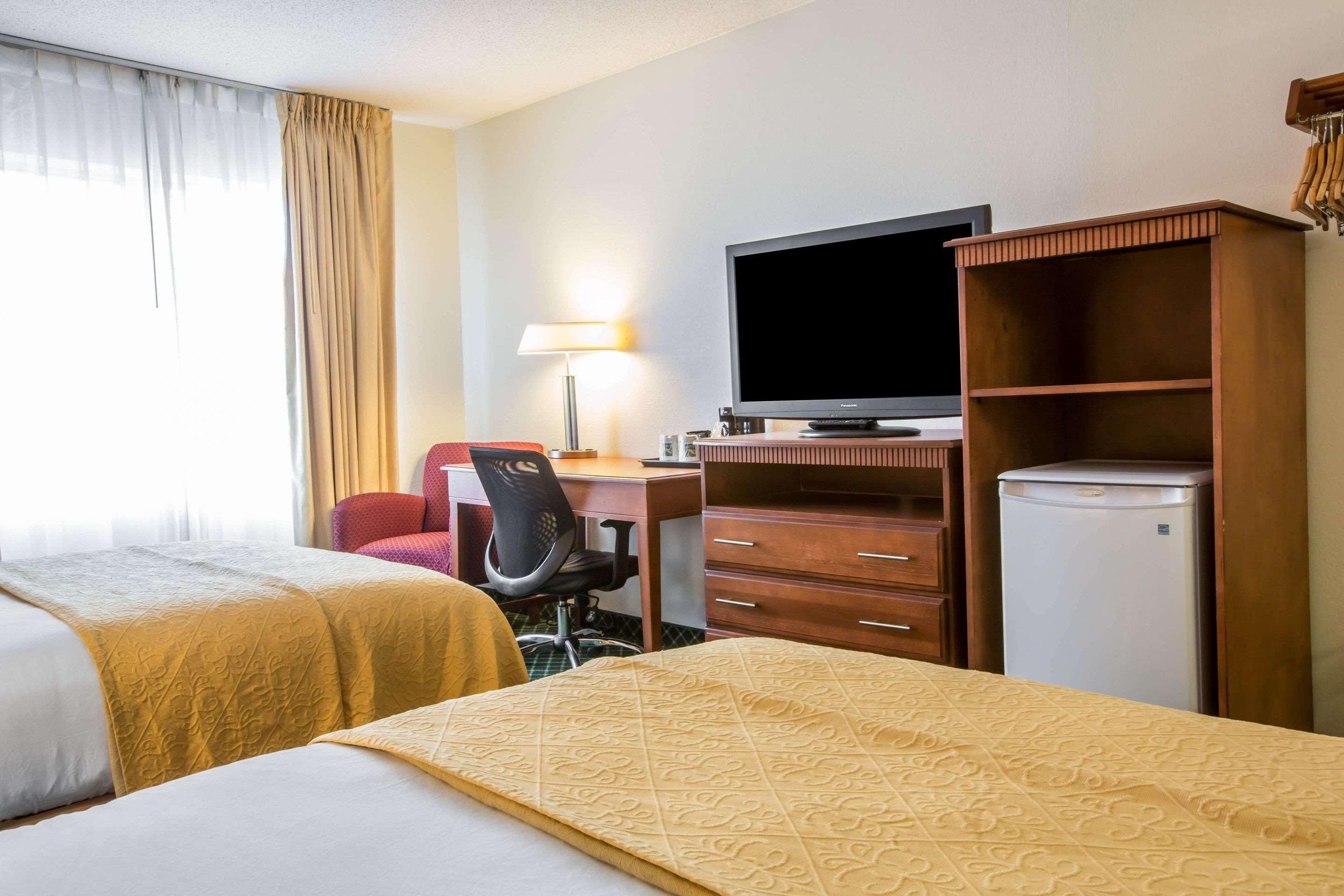 Quality Inn Colchester - Burlington Buitenkant foto