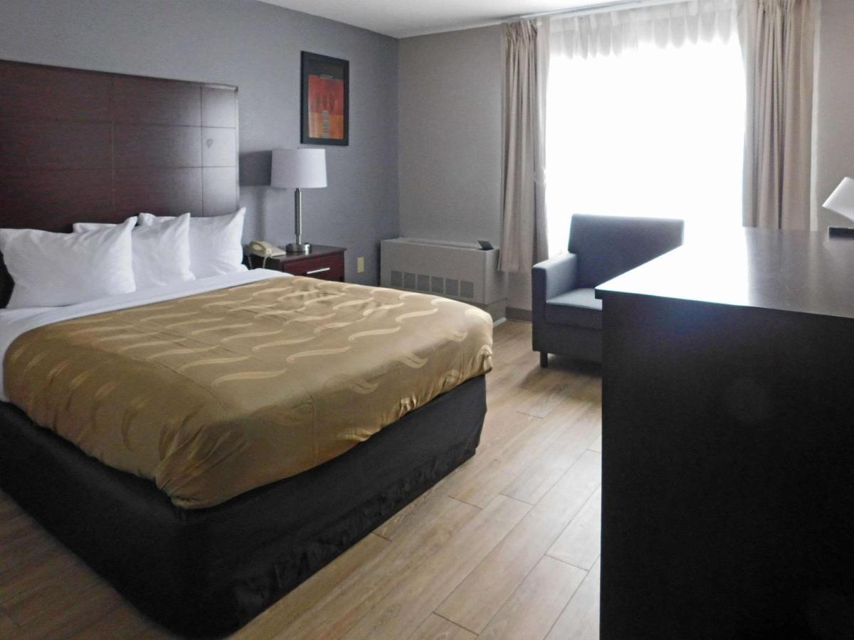 Quality Inn Colchester - Burlington Buitenkant foto