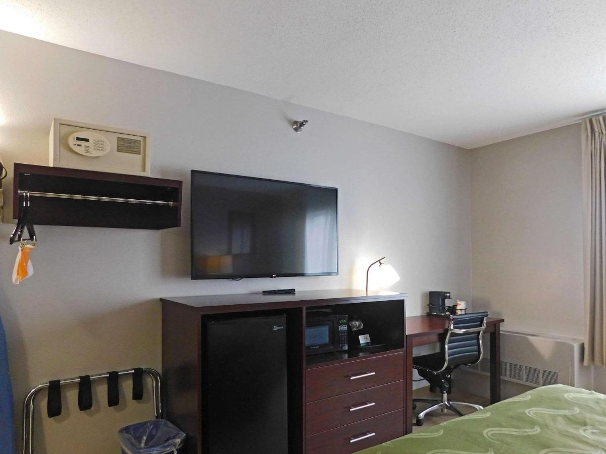Quality Inn Colchester - Burlington Buitenkant foto