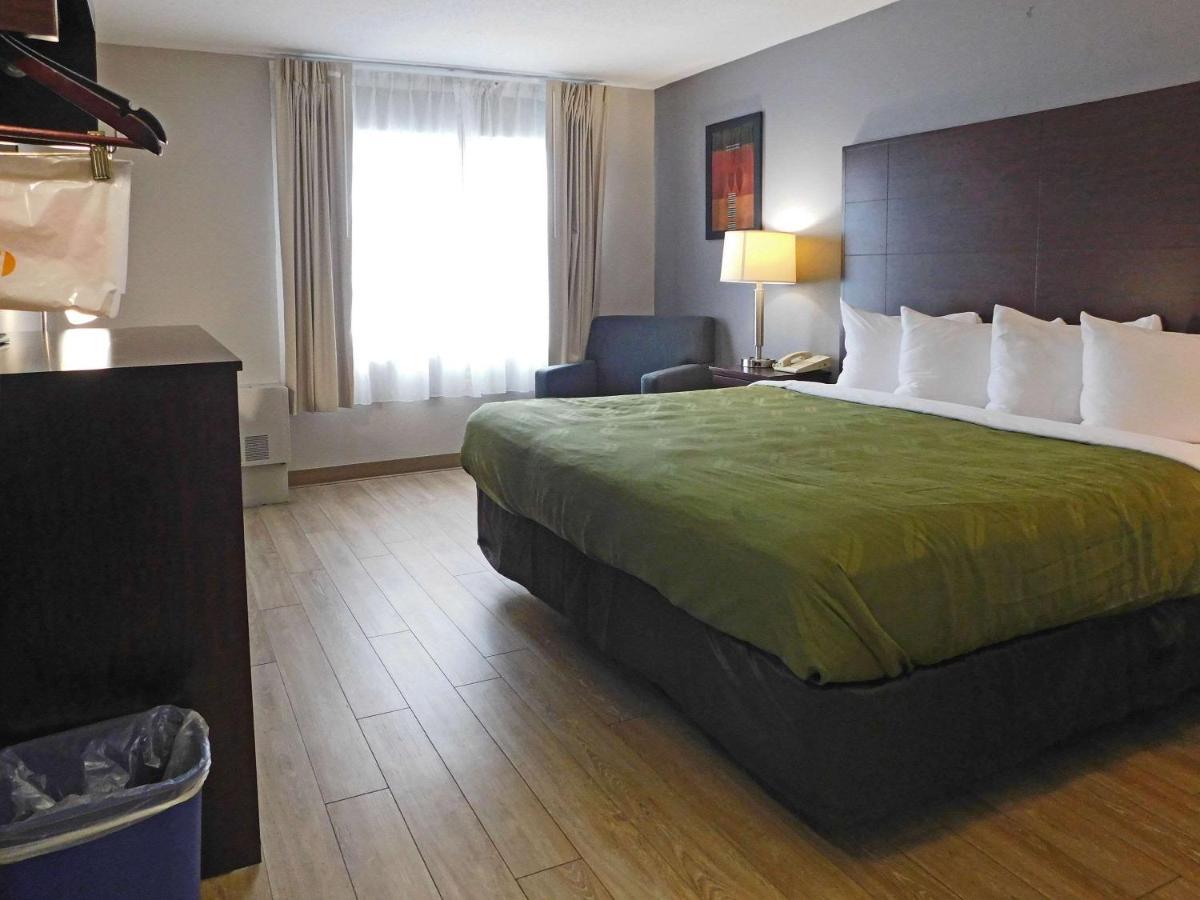 Quality Inn Colchester - Burlington Buitenkant foto