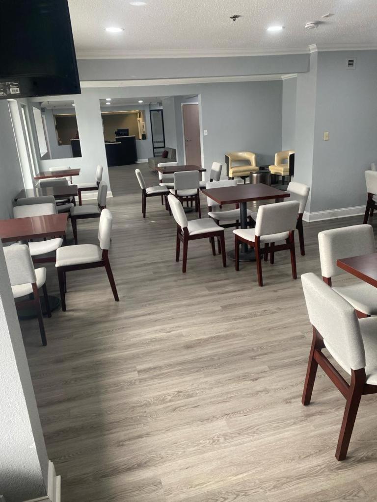 Quality Inn Colchester - Burlington Buitenkant foto