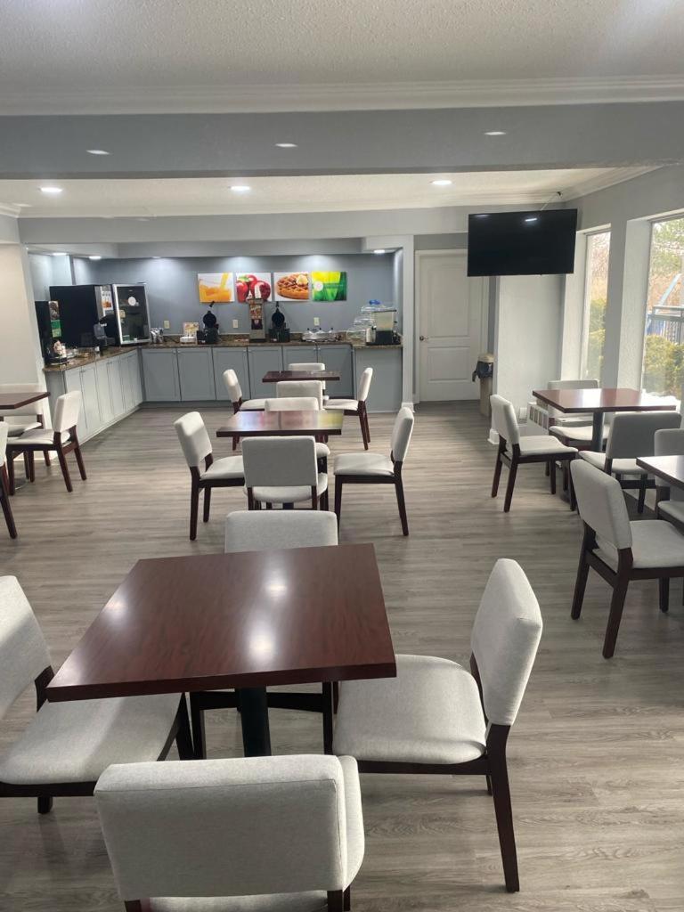 Quality Inn Colchester - Burlington Buitenkant foto
