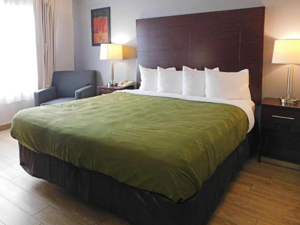 Quality Inn Colchester - Burlington Buitenkant foto