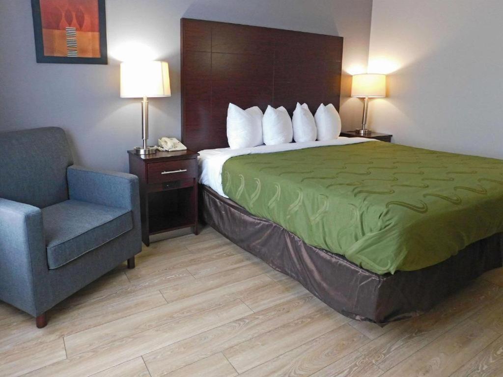 Quality Inn Colchester - Burlington Buitenkant foto
