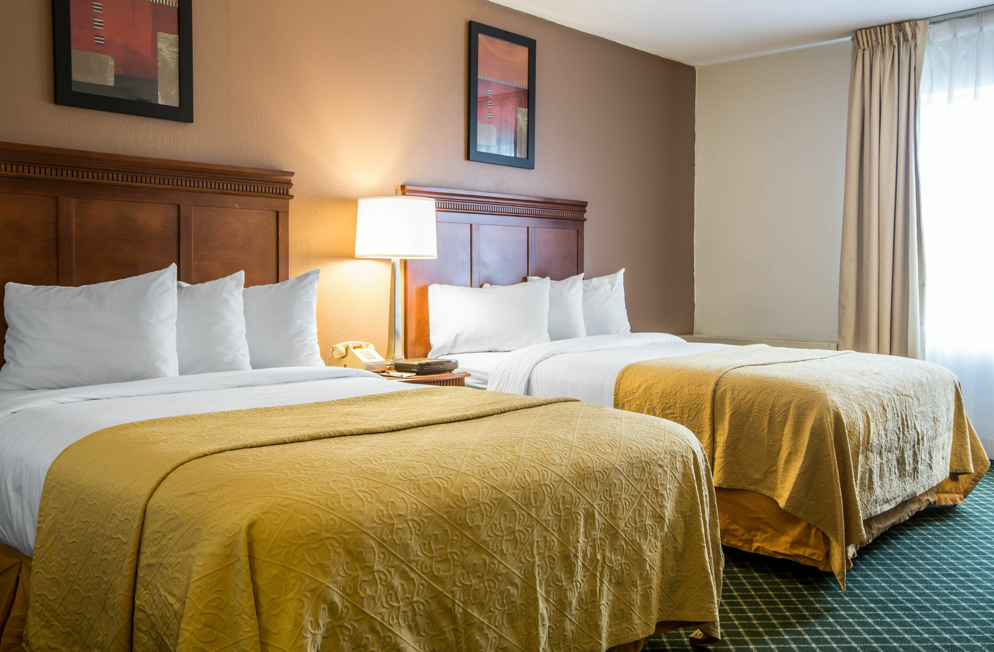 Quality Inn Colchester - Burlington Buitenkant foto