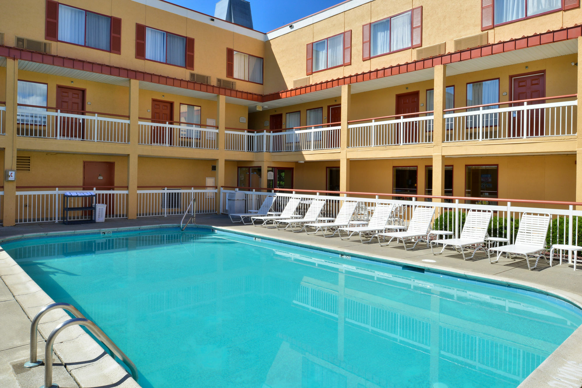 Quality Inn Colchester - Burlington Buitenkant foto