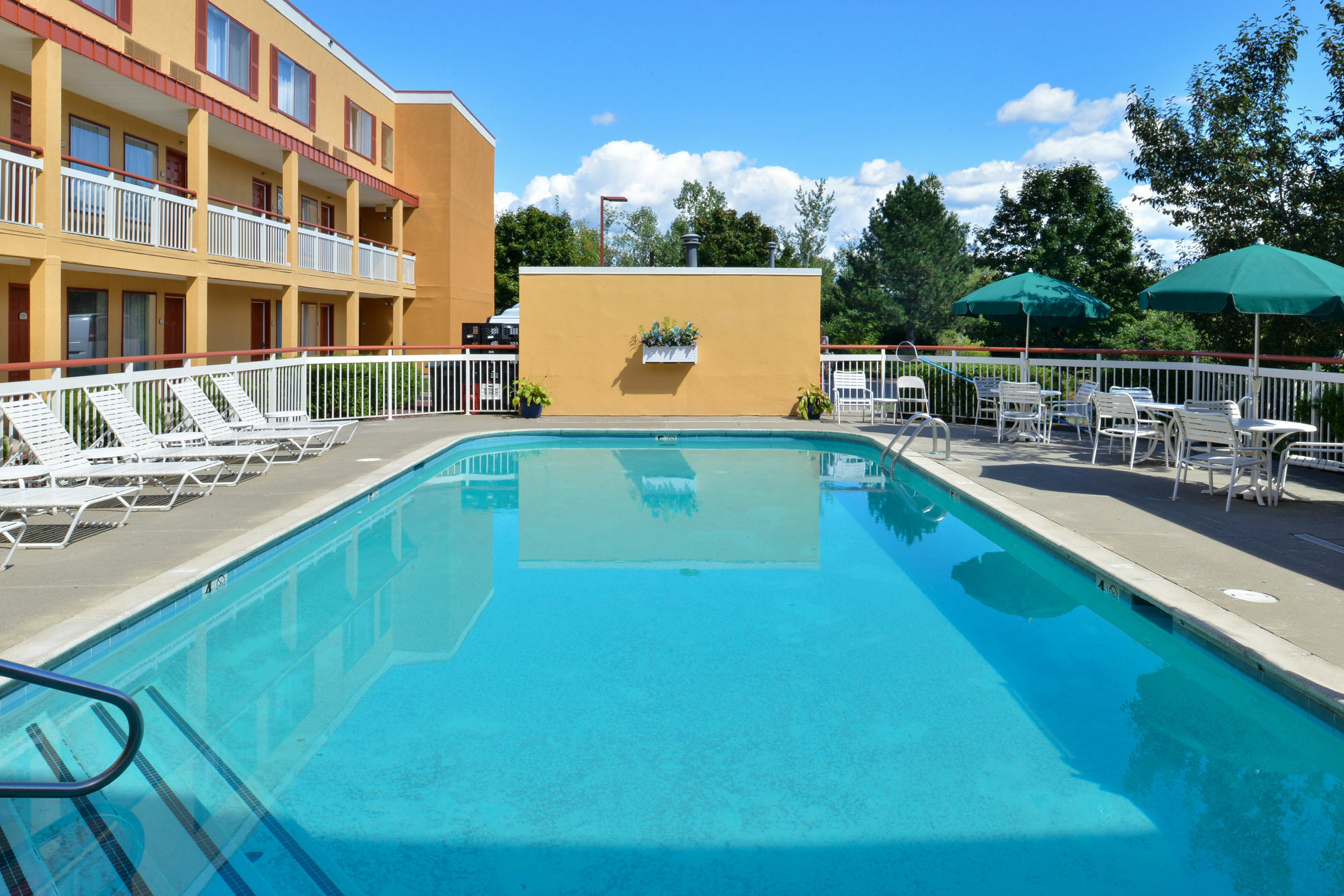 Quality Inn Colchester - Burlington Buitenkant foto