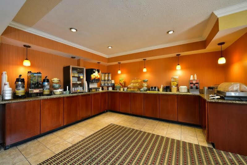Quality Inn Colchester - Burlington Buitenkant foto