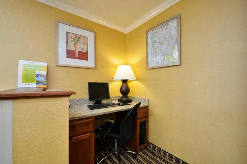 Quality Inn Colchester - Burlington Buitenkant foto